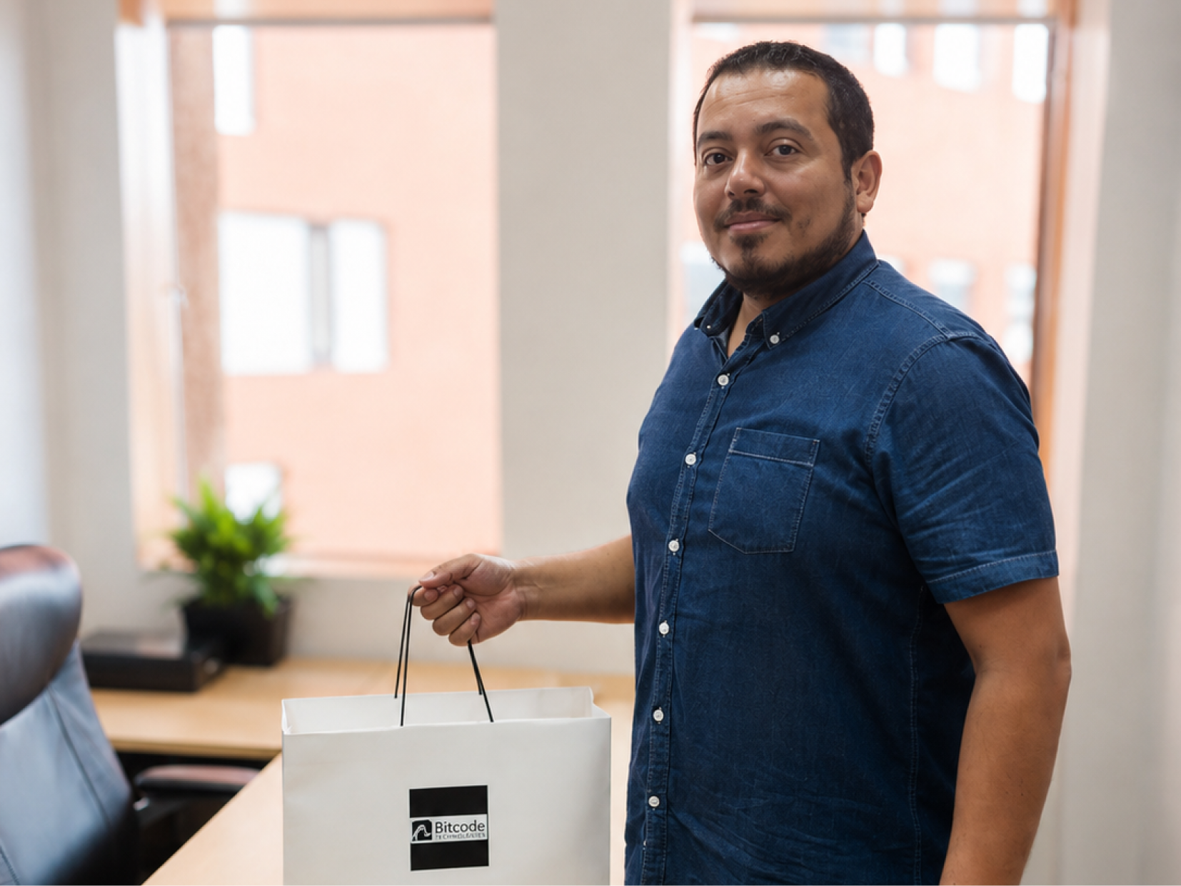 Equipo de Bitcode Enterprise trabajando en colaboración